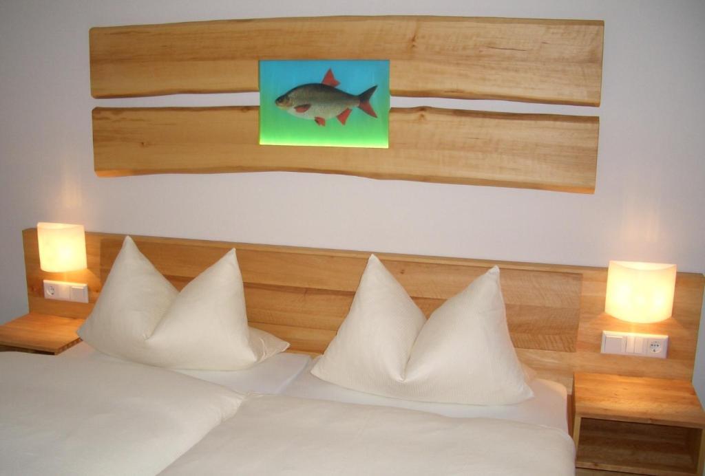 Karpfenhotel & Herrenhaus Im Gasthaus Sindel-Buckel Feuchtwangen Dış mekan fotoğraf